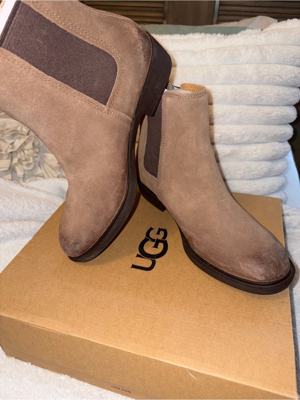 UGG Emmeth Pull-On Waterproof Leather Chelsea Boot US 7.5 Brand New With Box.